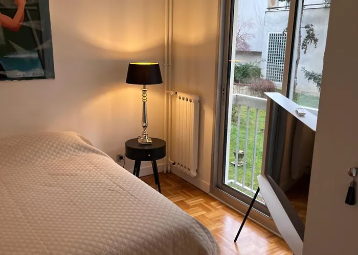Suite 2 Pieces Sur Jardin Paris