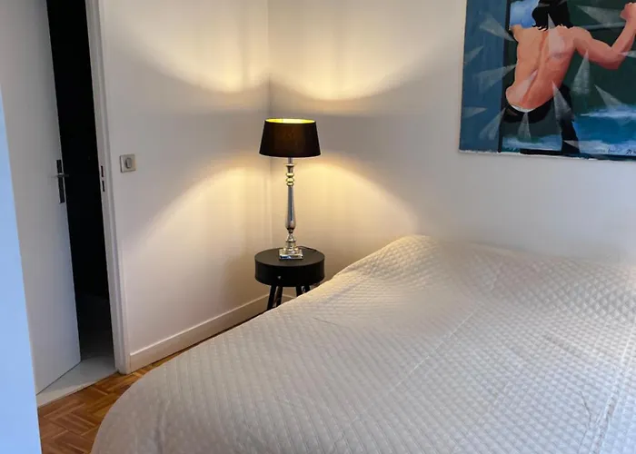 Suite 2 Pieces Sur Jardin Paris